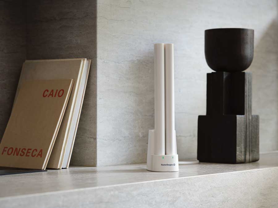 rechargeable battery pack for motorized shades in charging station